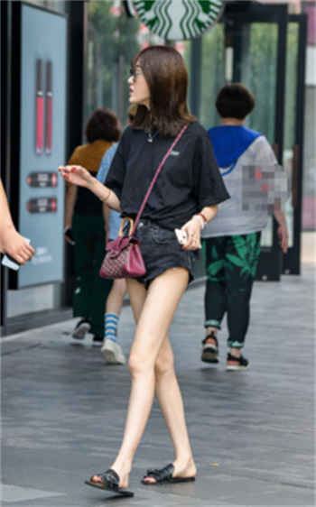 跪求此女名字要中文的