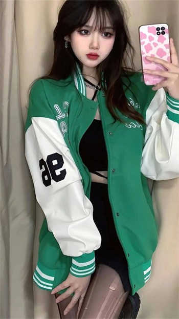 女学生兼职秘密工作