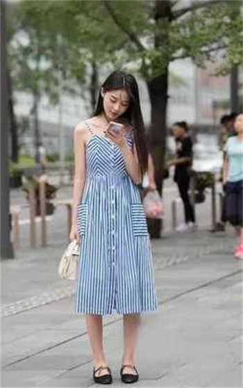 抖音一卷边女战7雄的视频