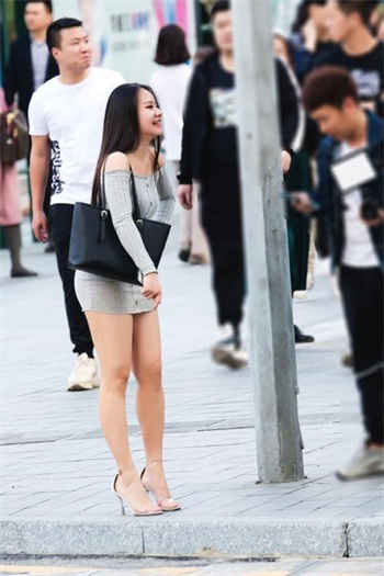 韩婧格吃瓜