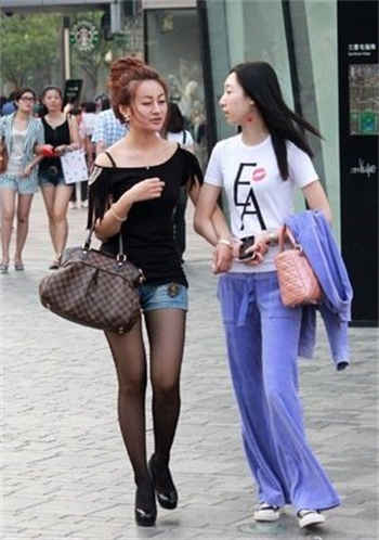 三人行妻子夹精回家