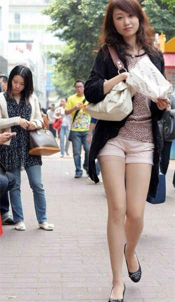 体育生短裤凸起大包