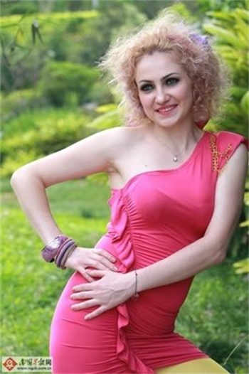 美女和男生亲吻睡视频