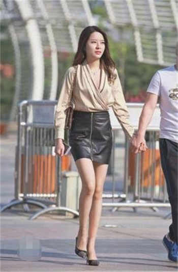 丽柜小兔子吃袜子