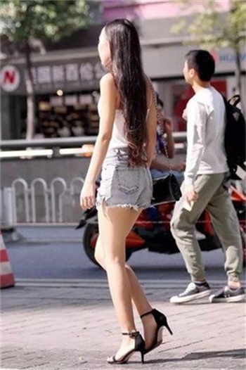 女友宣萱夜市金鱼