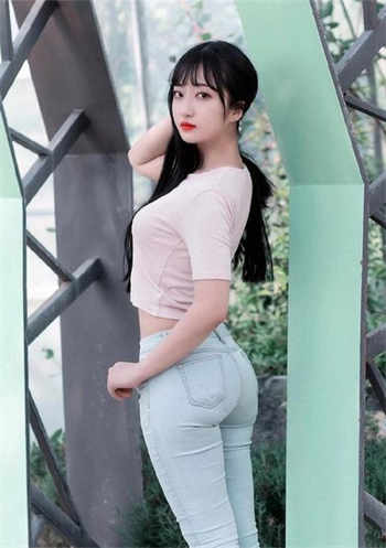 一边亲着一面膜下的奶图片