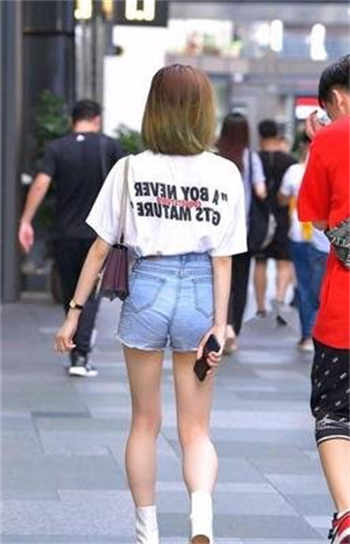 办公室西装男皮鞋