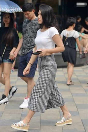 地下室女主骑木马小说