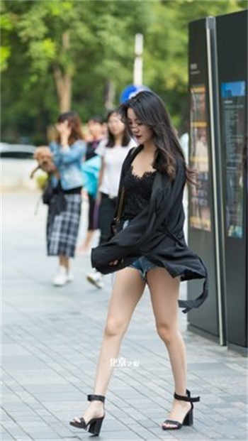 为救丈夫妻子只得用美人计