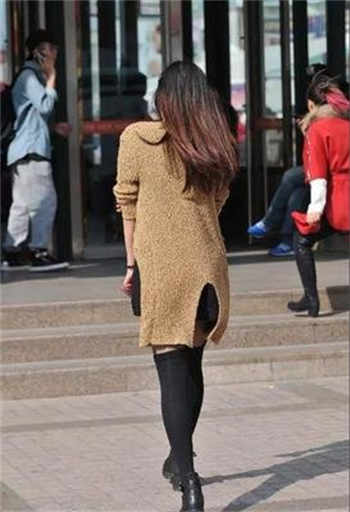 监控实拍女子急速大便